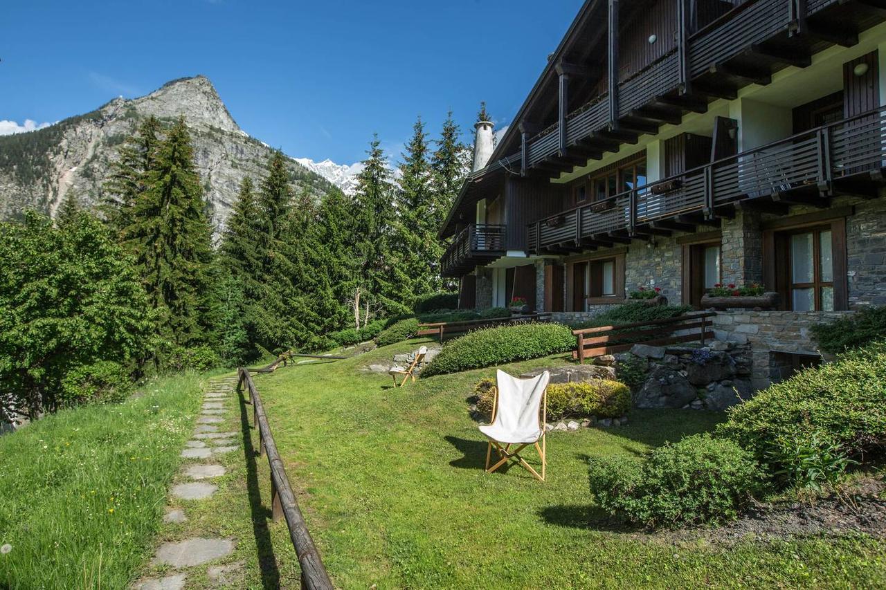 Joivy Superb Apartments For 6 With Mountain View And Garden In Курмайор Экстерьер фото